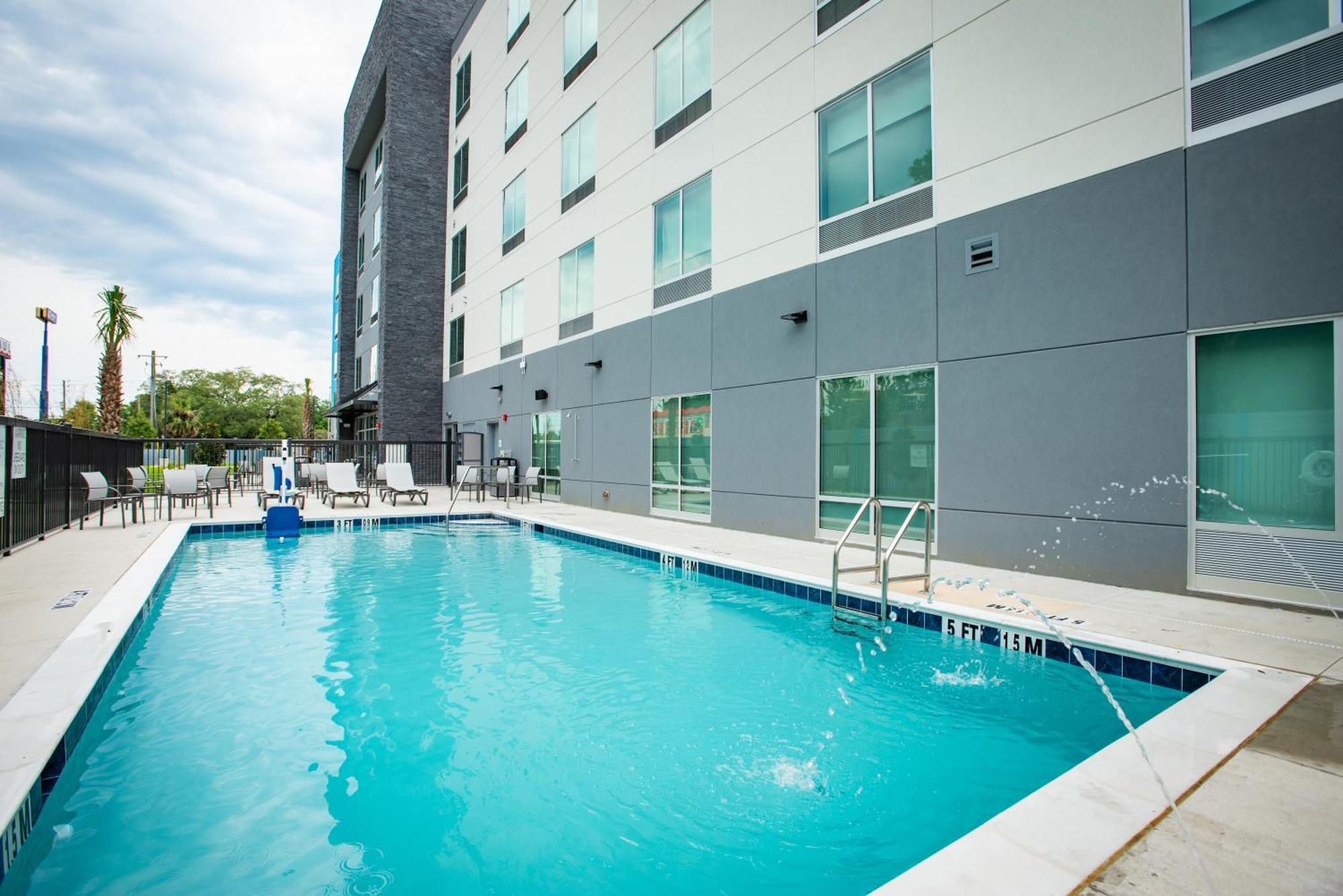 Holiday Inn Express & Suites Pensacola Airport North - I-10 By Ihg Ferry Pass Dış mekan fotoğraf